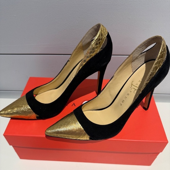 Ivanka Trump Ladies Heels Shoes 6.5 M Suede and Gold - Picture 3 of 12